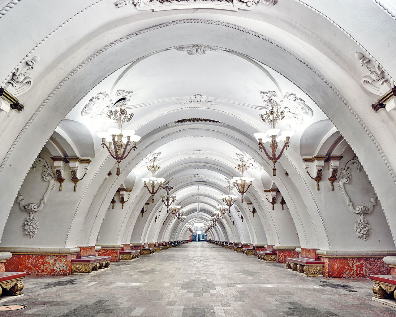 Станция метро «Арбатская» в Москве