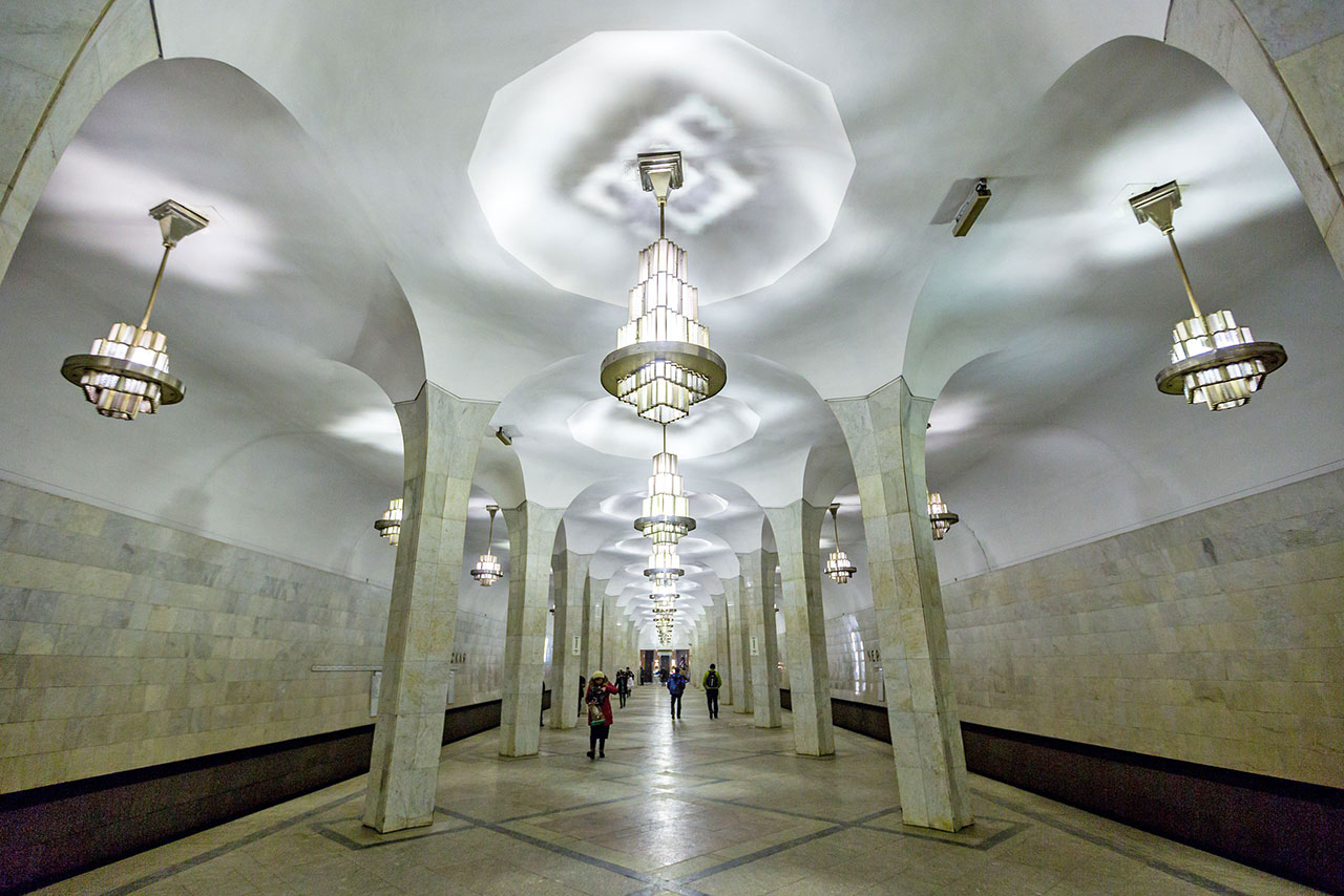 Станция метро «Чертановская» в Метро