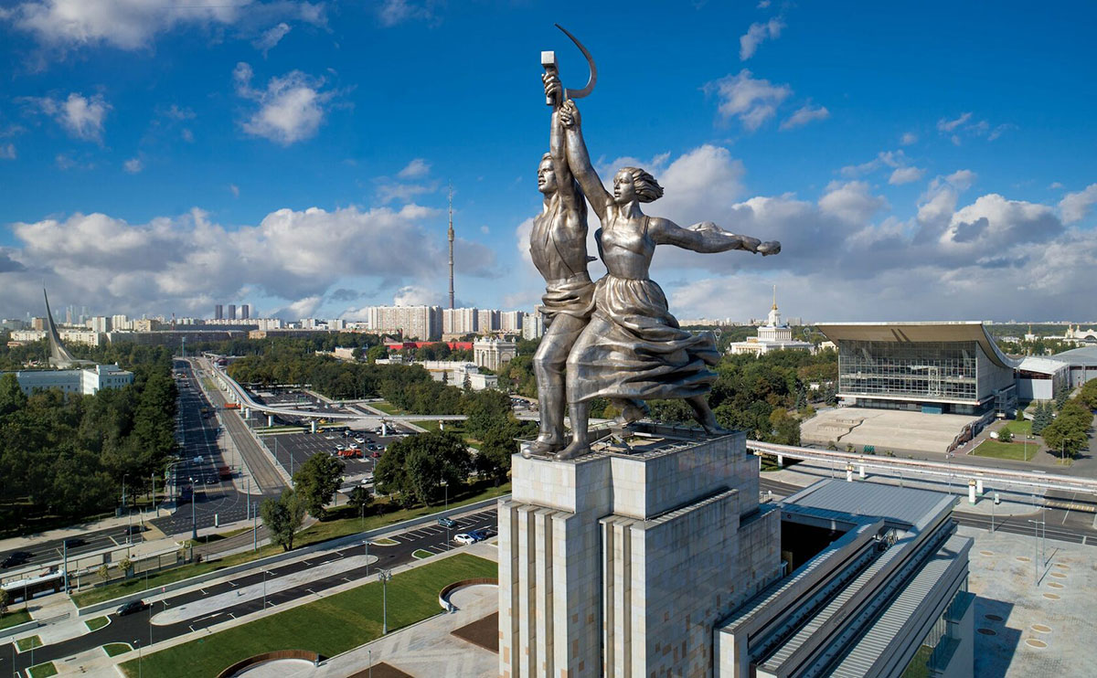 Скульптура Рабочий и колхозница в Москве