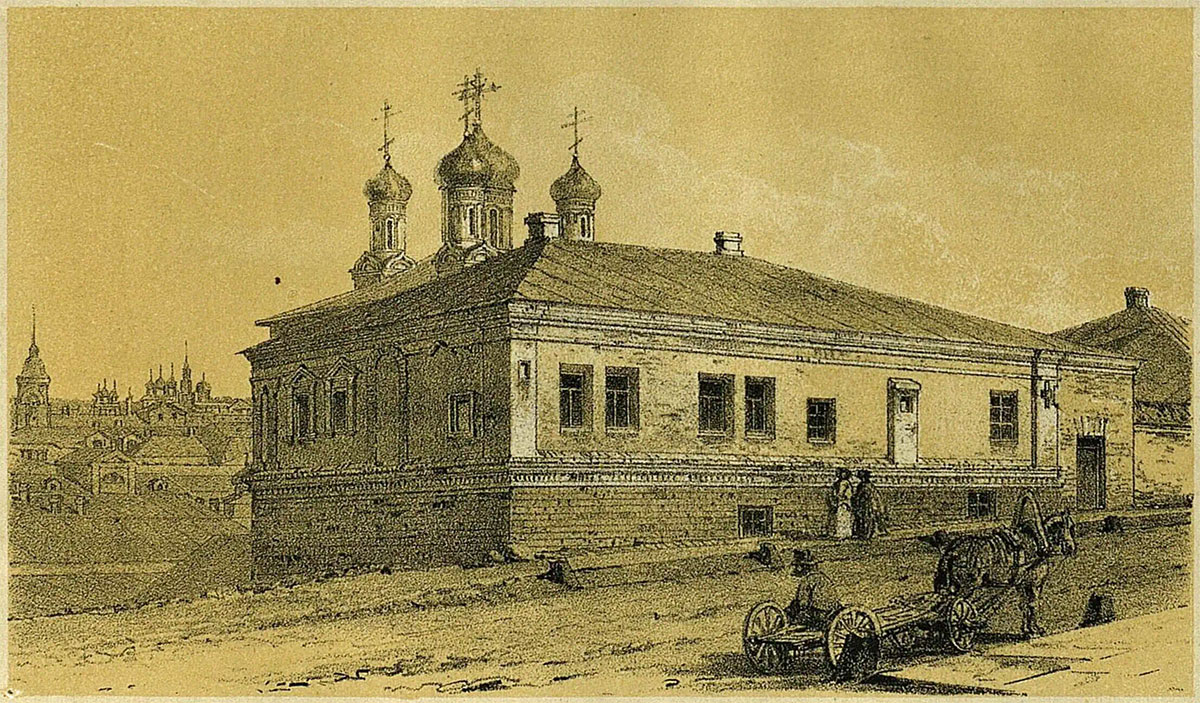 Гравюра изображает палаты бояр Романовых (вид с улицы Варварки) после начала реставрации 1857 г., (до надстройки второго этажа)