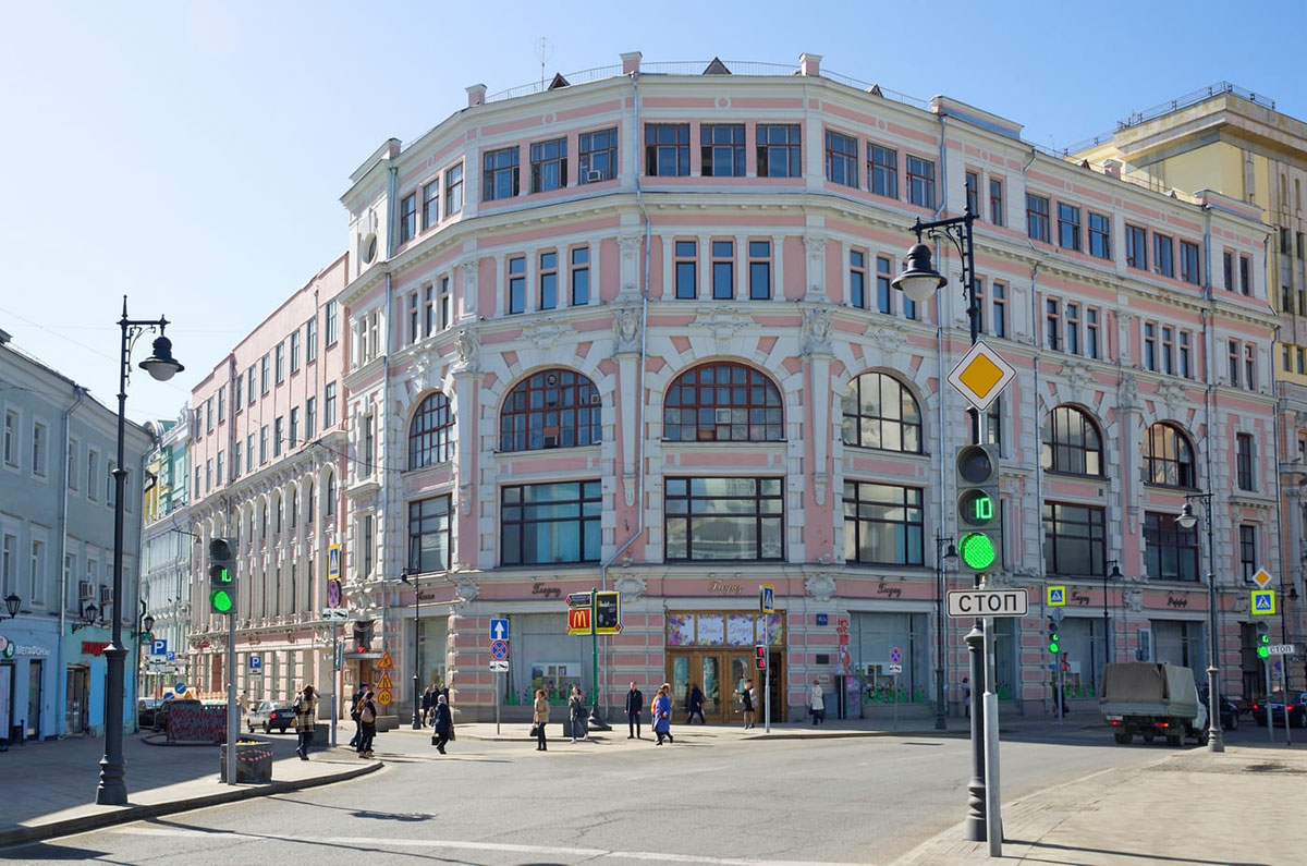 Торговый дом Кузнецова в Москве на Мясницкой улице