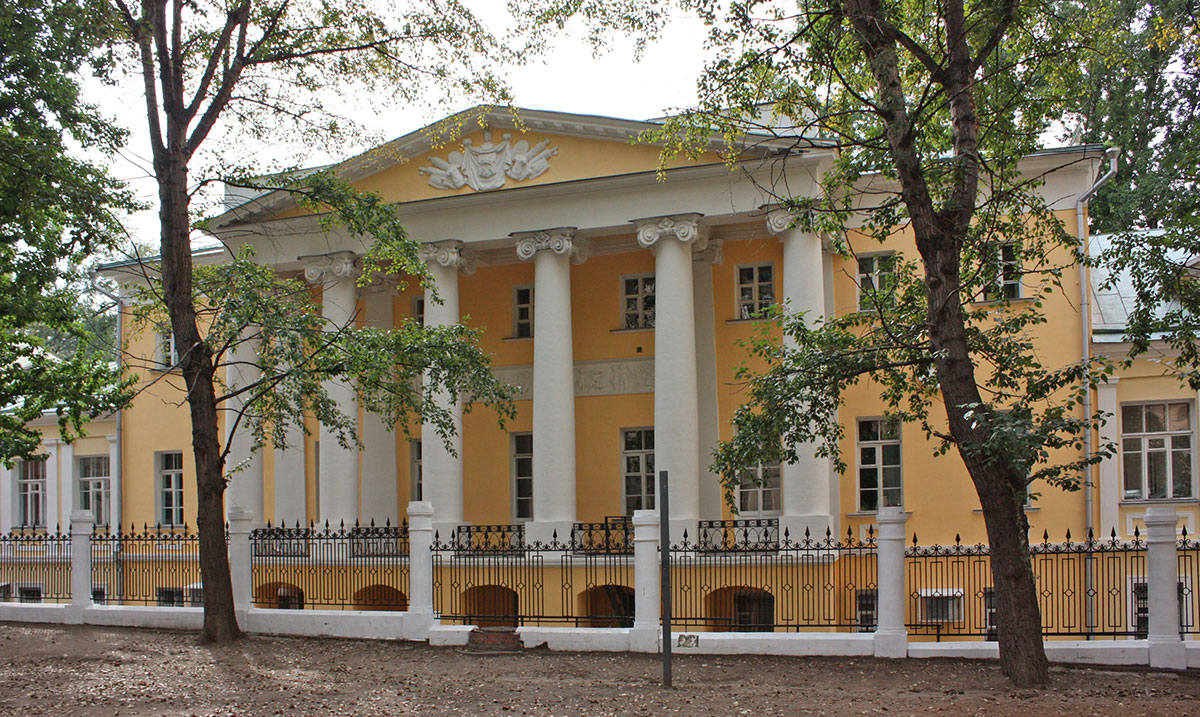 Усадьба Хитрово (главный дом усадьбы Н. С. Щербатовой) в Москве