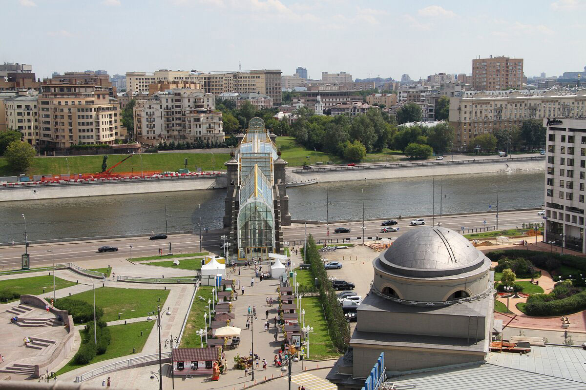 Вид со смотровой площадки Киевского вокзала в Москве