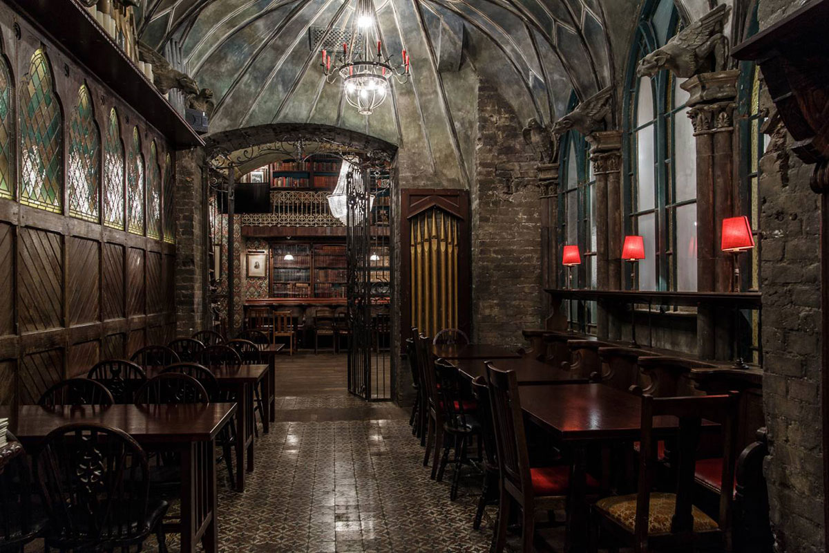 Паб «The Black Swan» в Москве