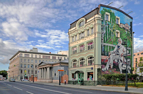 Улица Остоженка в Москве