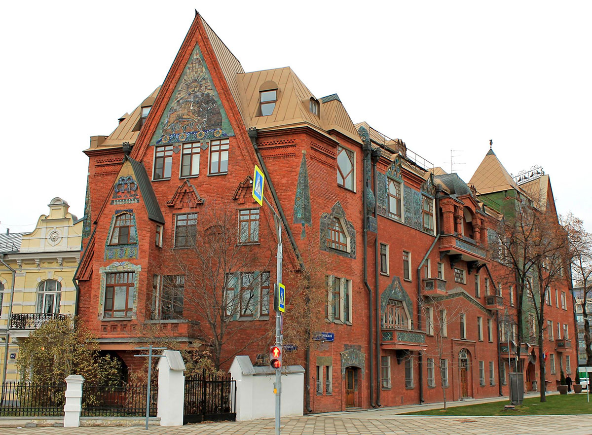 Боковой фасад дом Перцовой в Москве