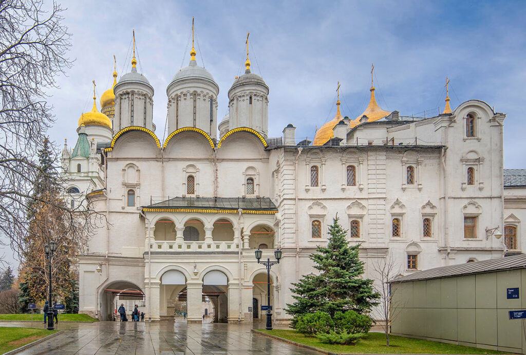 Патриаршие палаты с церковью Двенадцати апостолов