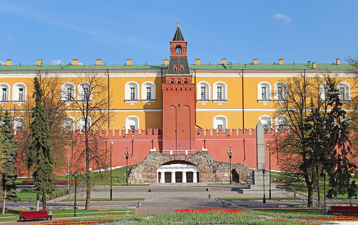Средняя Арсенальная башня