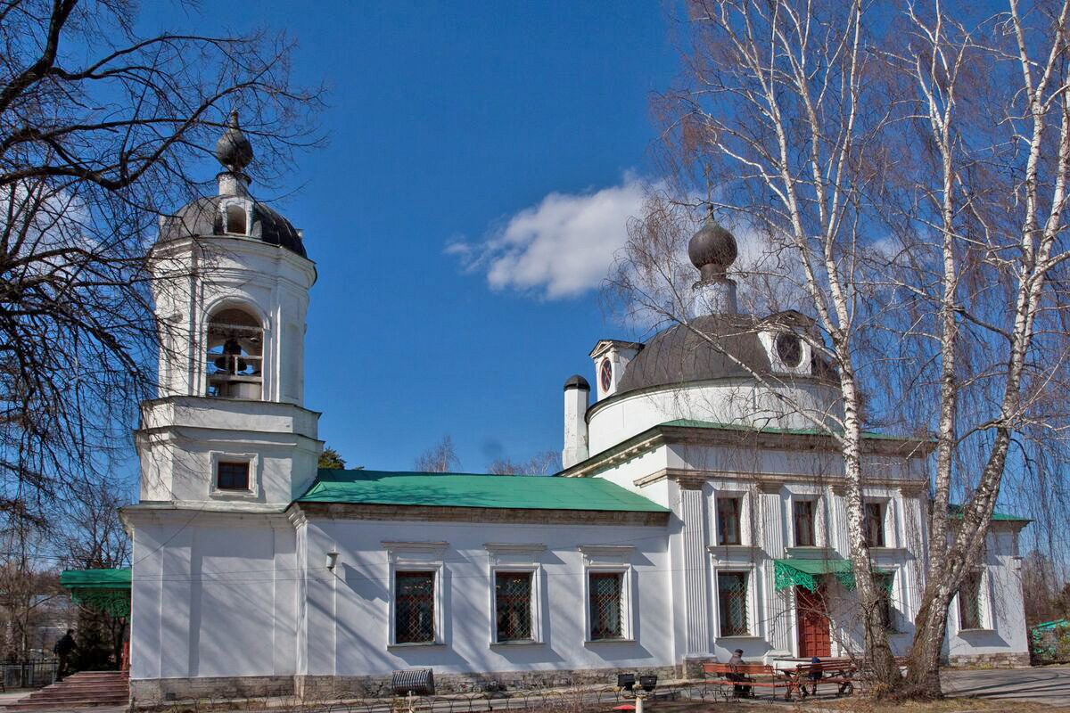 Храм Живоначальной Троицы в усадьбе Остафьево