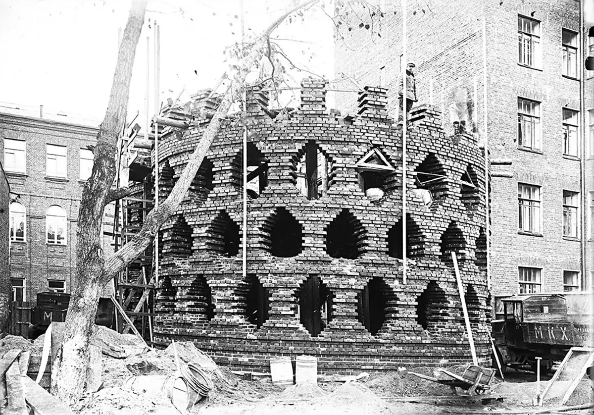 Строительство дома-мастерской архитектора К.С. Мельникова, 1929 г.